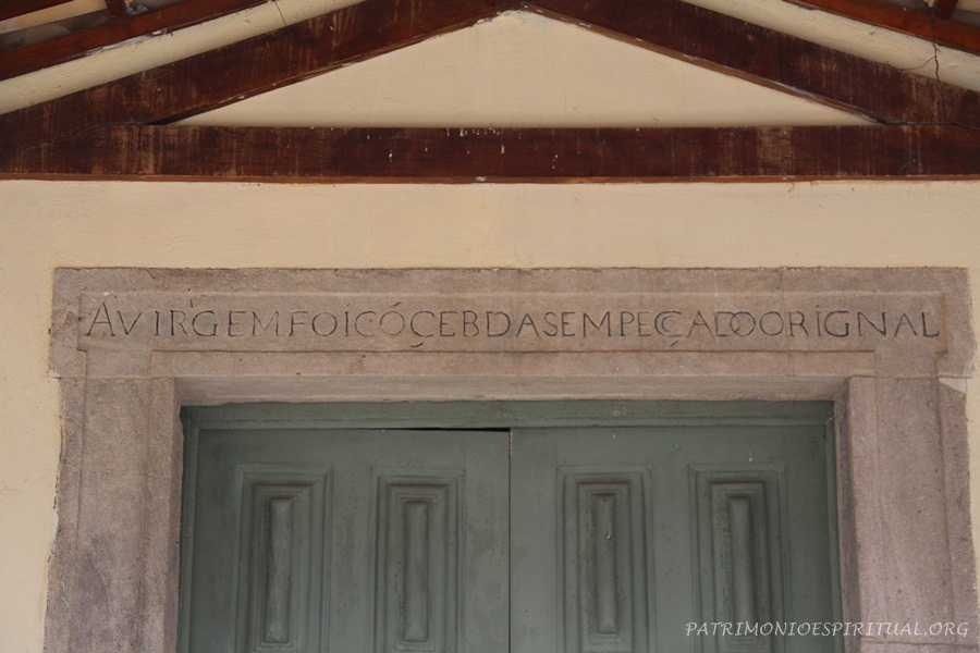 Inscrição na entrada da igreja de Nossa Senhora de Montserrat (Salvador, Séc. XVII)