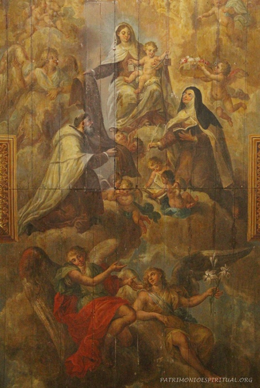 Pintura no teto da igreja, representando diversos santos da ordem carmelita