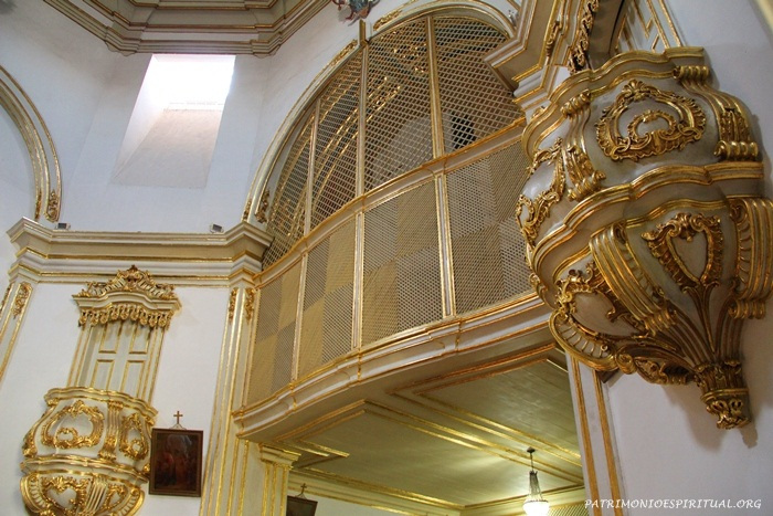 Púlpitos e coro das monjas